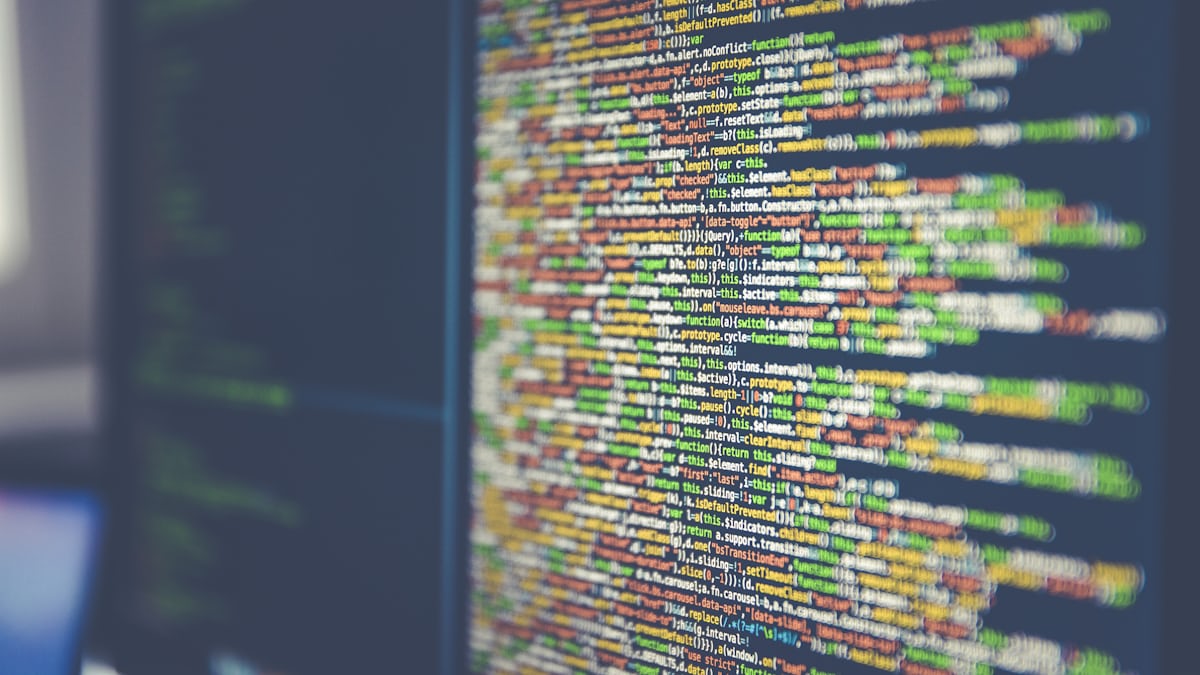 أفضل 12 إضافة VS Code لكل مطوّر في 2026