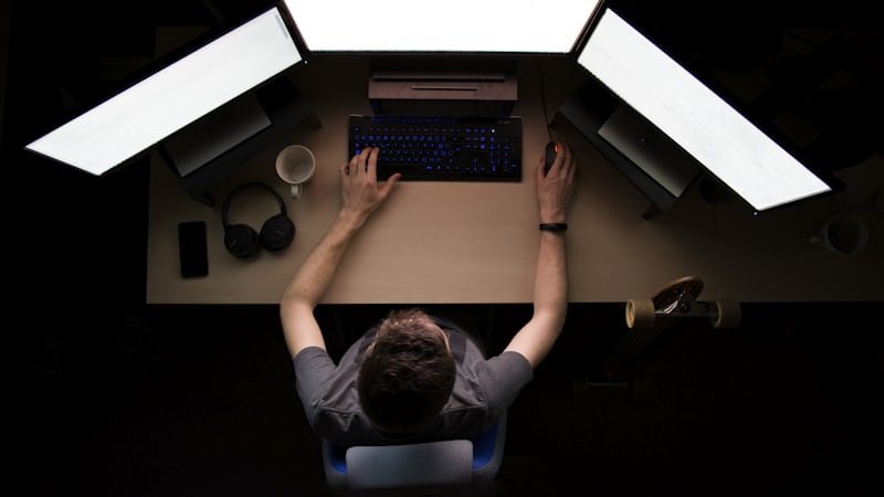 GitHub Copilot ضد Cursor ضد Claude Code: أي أداة تختار في 2026؟